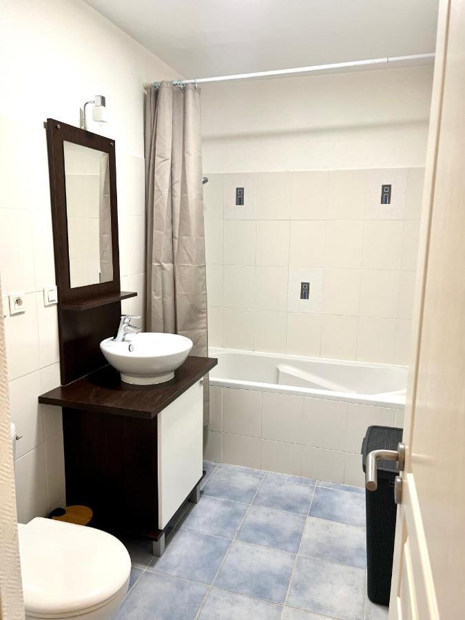 Lrx-0049 - Appartement Avec Exterieur Aytré Esterno foto